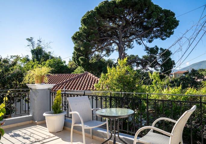 Three Bedroom Maisonette in Poros